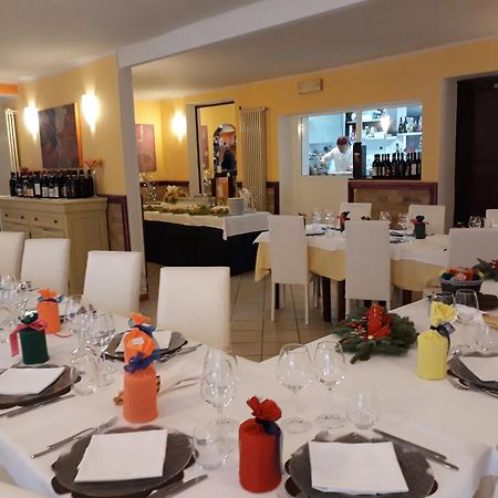Locanda Della Luna Rossa Calosso 外观 照片